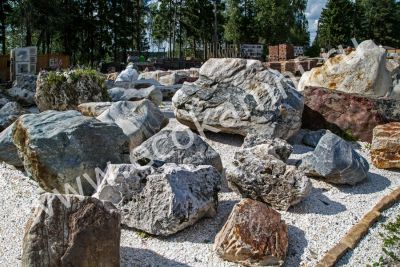 Natursteine für die Landschaftsgestaltung: Typen, Auswahlkriterien