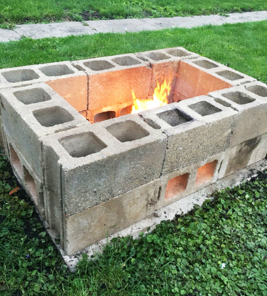 Früher gab es einen Haufen Schlackenblöcke – jetzt stehen Basteleien im Garten