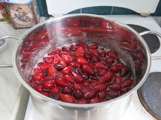 Kornelkirschenmarmelade