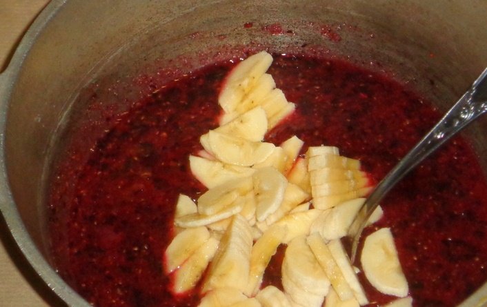 Wie bereiten Sie Johannisbeer-Bananen-Marmelade zu?