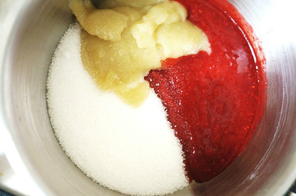 Wie bereiten Sie Johannisbeer-Bananen-Marmelade zu?