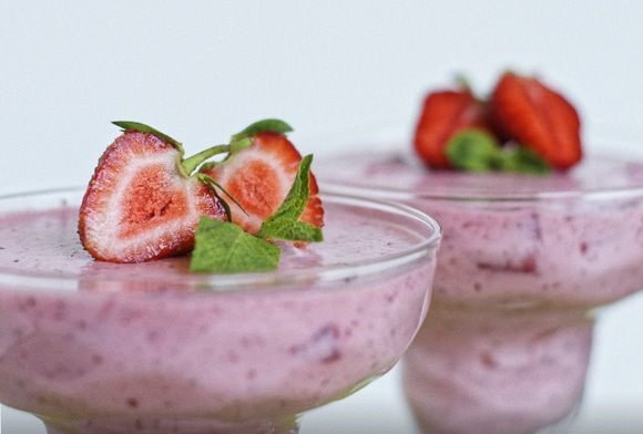 Sauerrahmgelee mit Erdbeeren