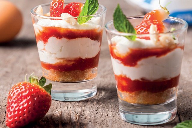 Wie man Erdbeer-Tiramisu zubereitet
