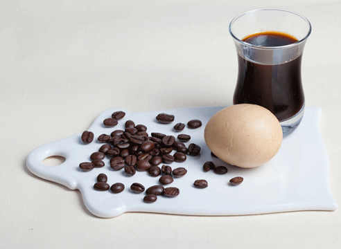 Eier mit natürlichen Farbstoffen färben