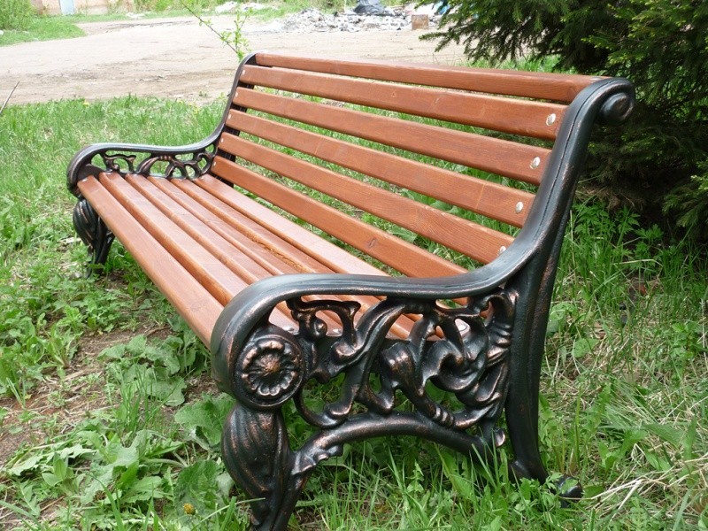 Gusseiserne Bänke: ein stilvoller Akzent für Ihren Garten