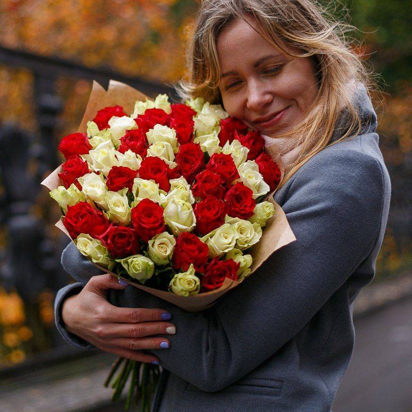Wie wählt man Blumen für ein Mädchen aus?