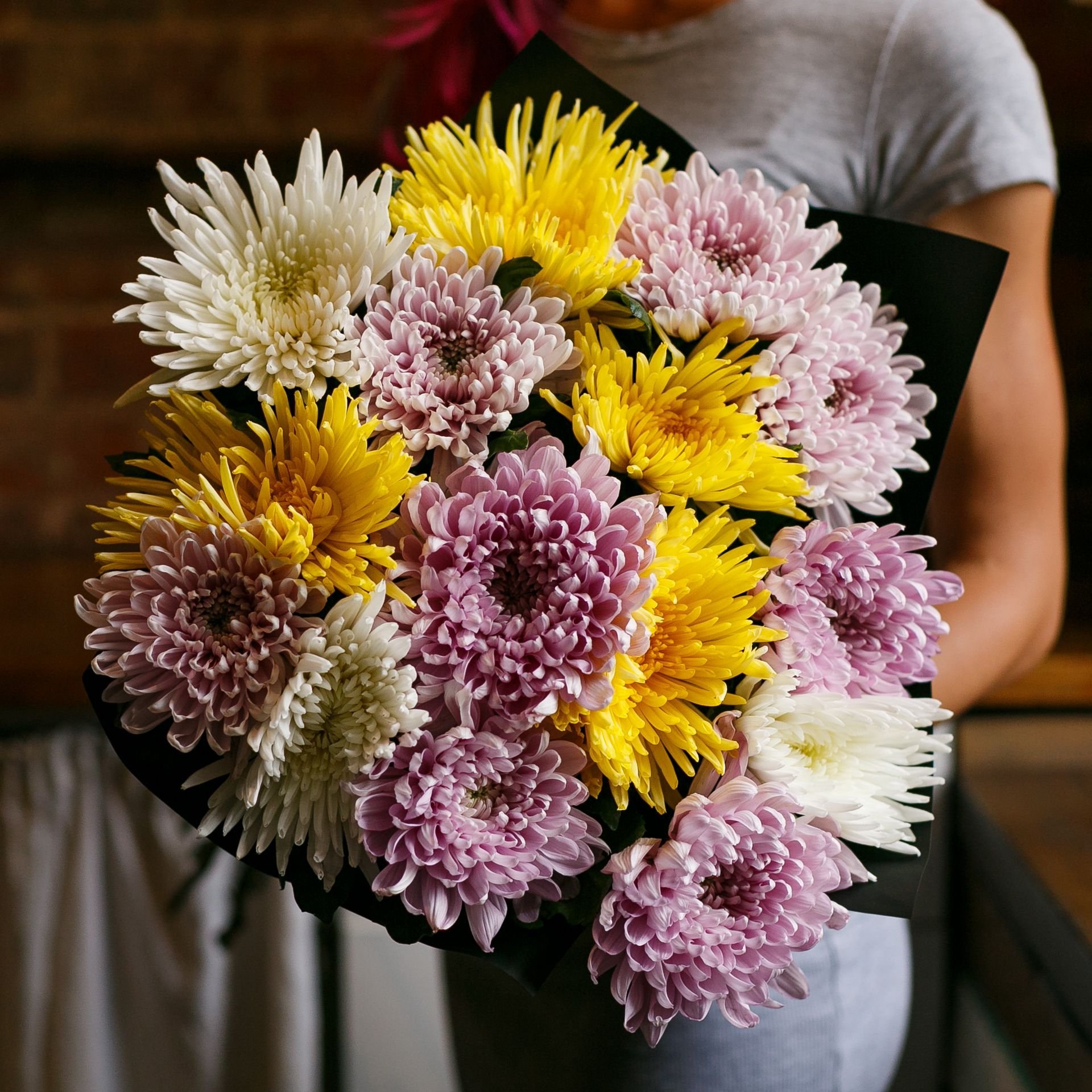 Welche Botschaft vermittelt ein Chrysanthemenstrauß?