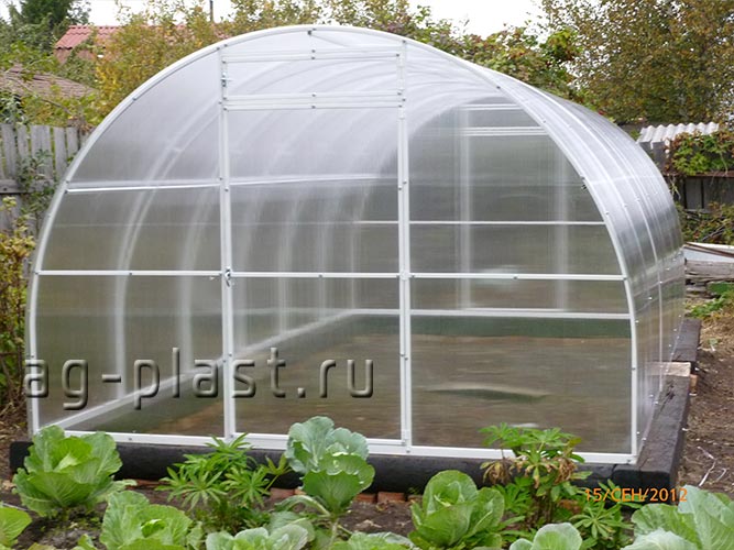 Welche Eigenschaften sollte Polycarbonat für Gewächshäuser aufweisen?